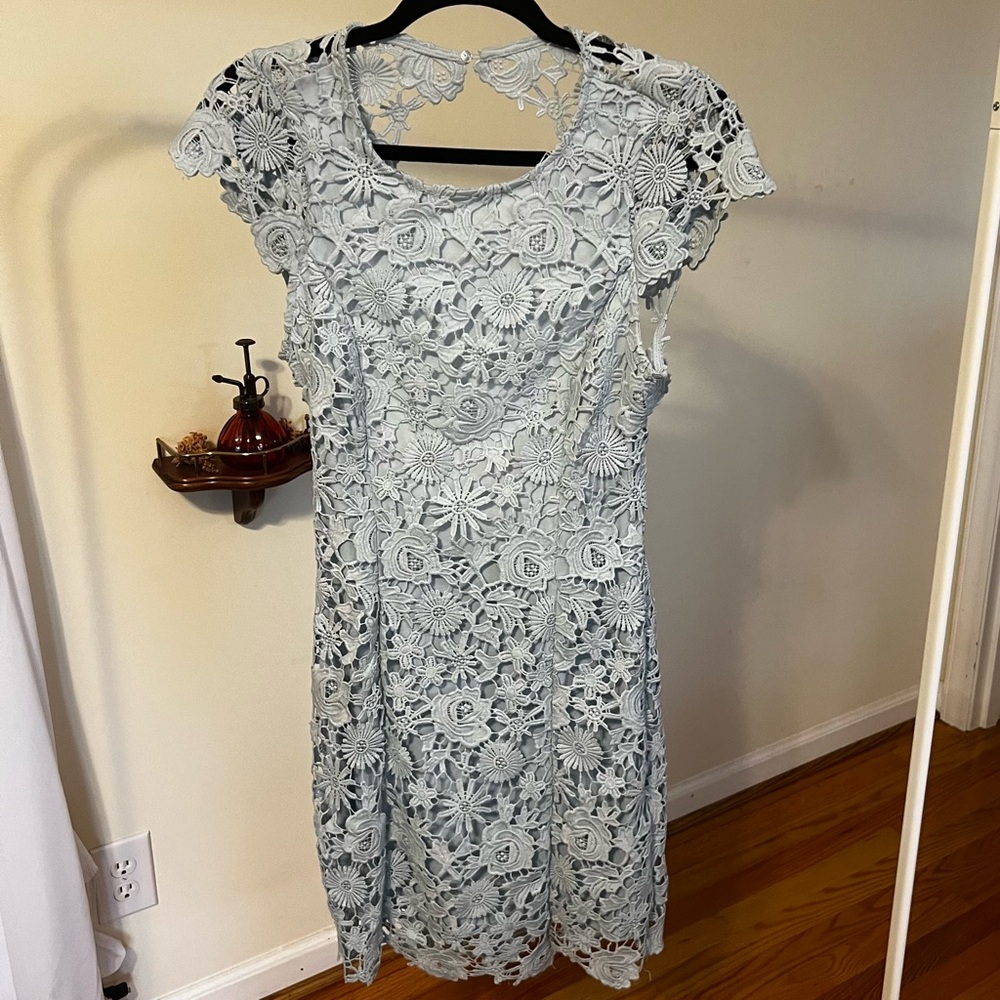 Open-back lace dress